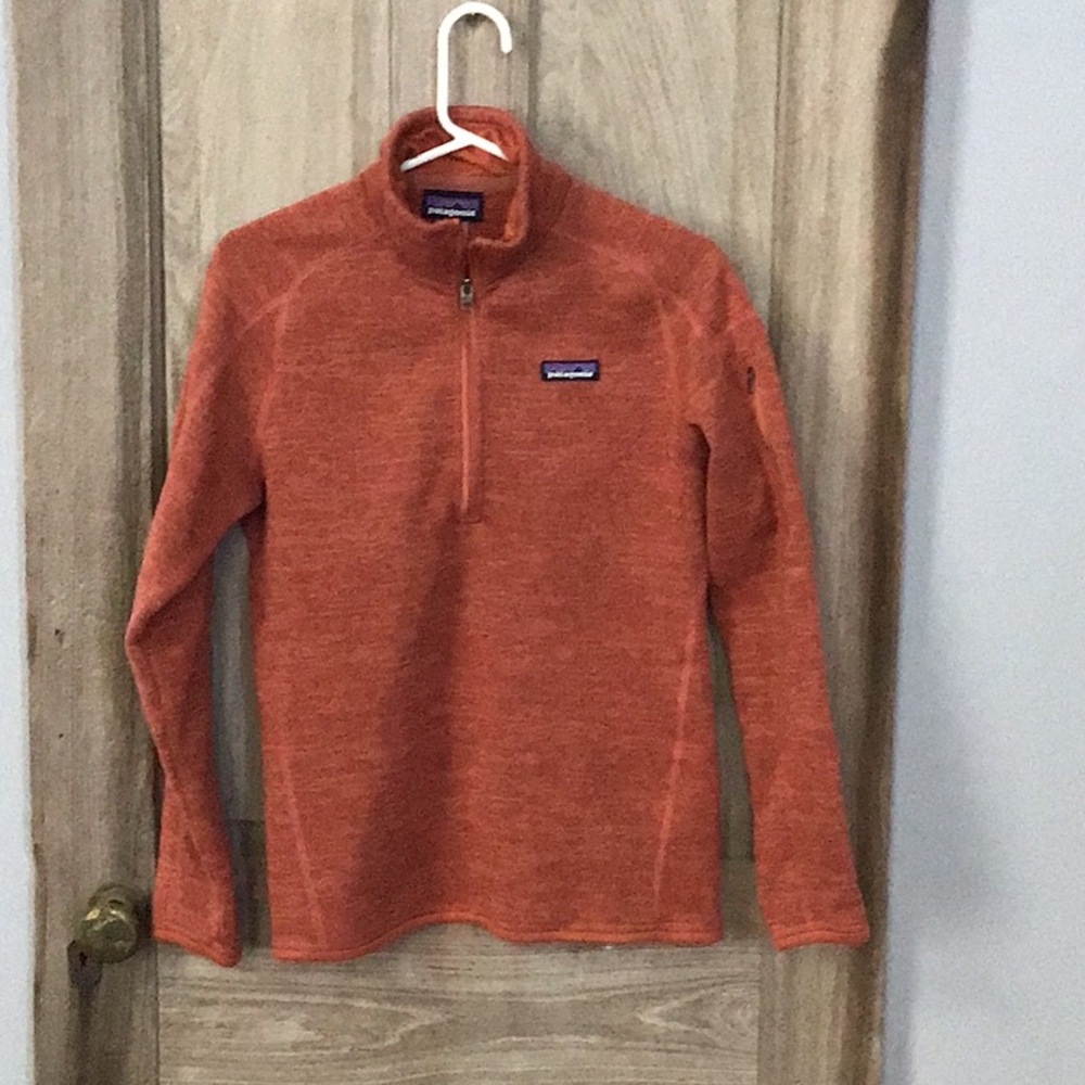Patagonia quarter zip best sweater pull over. Worn very few times.